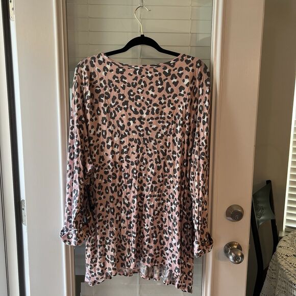 Kim Rogers Women’s Top 2X  Cheetah Print  Roll Tab Sleeves - Picture 2 of 4
